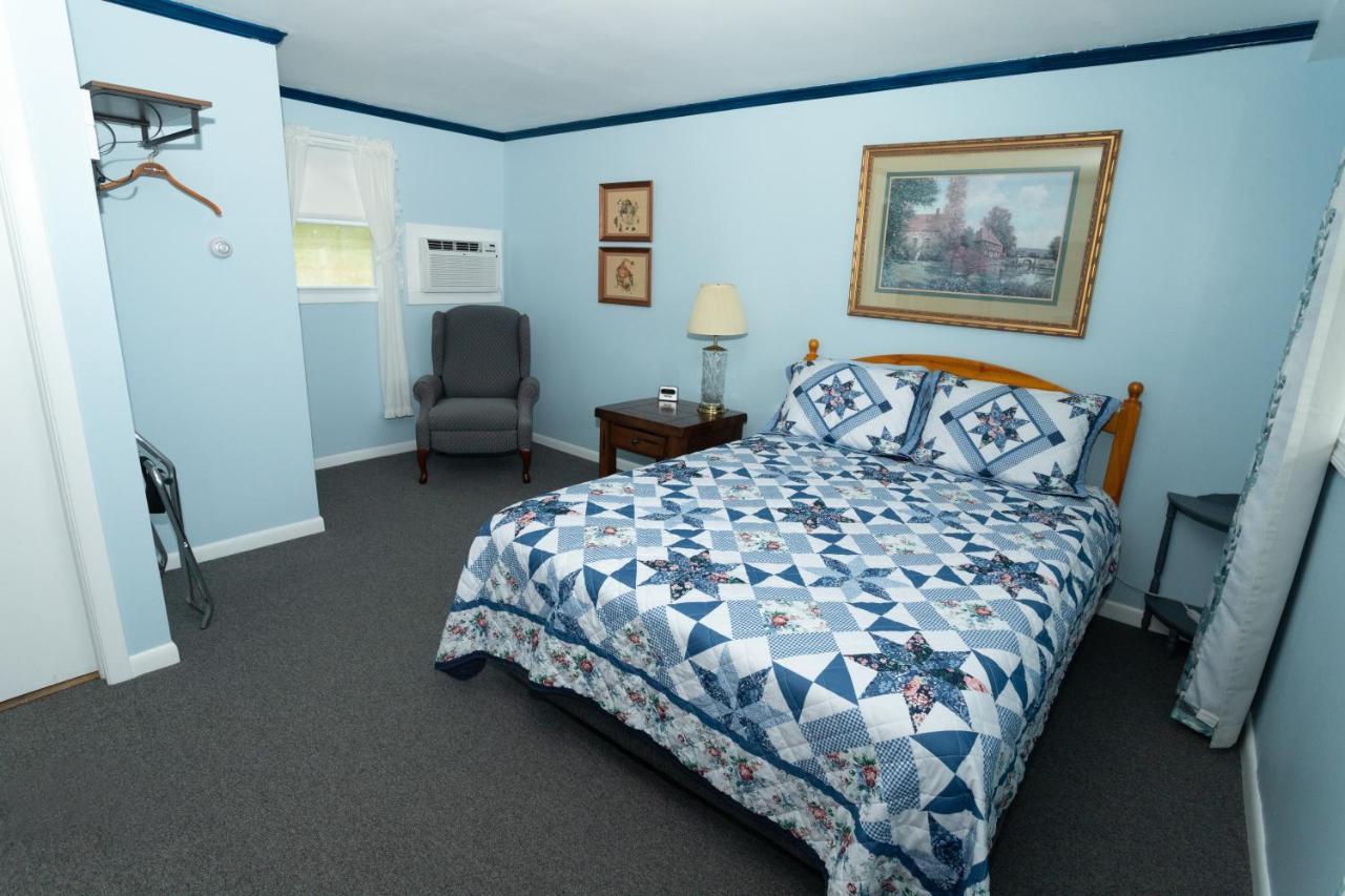 Governor'S Rock Motel Shaftsbury Exterior photo